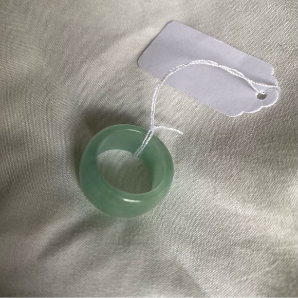 PURE GREEN JADE THICK RING - Picture 6 of 6